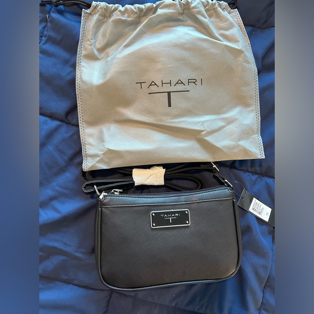 🟢 TAHARI • Black Cross Over Bag • Small